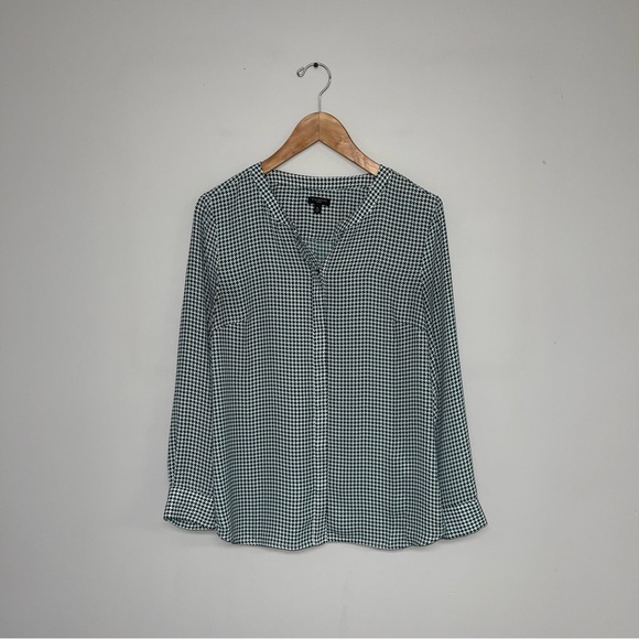 Talbots Blouse Women’s Size Medium‎ Petite Green White Houndstooth Button Flowy - Picture 2 of 8
